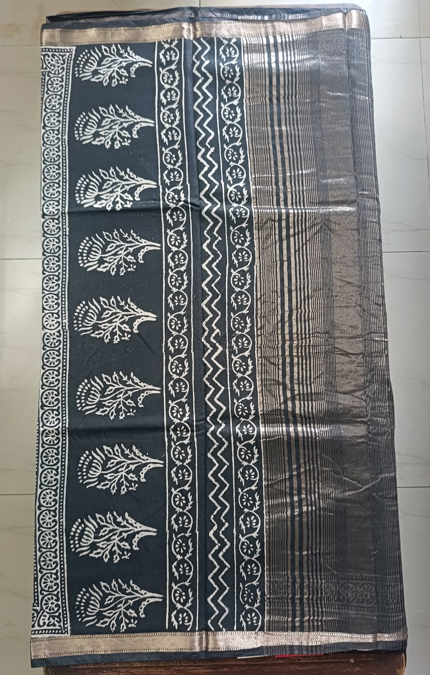 Art Silk Maheshwari Hand Block Print Saree - Black