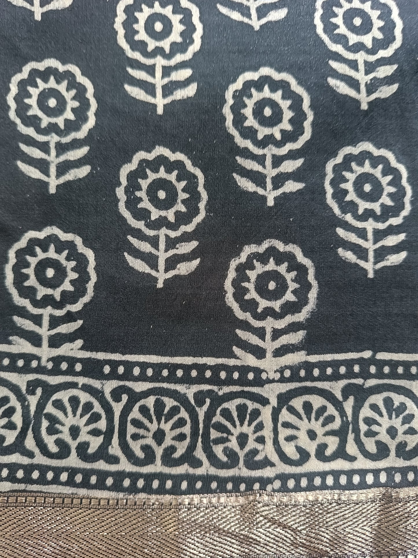 Art Silk Maheshwari Hand Block Print Saree - Black