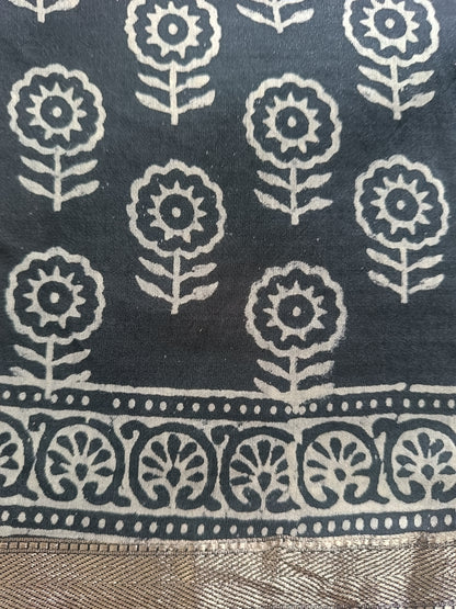 Art Silk Maheshwari Hand Block Print Saree - Black